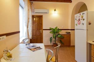 Mini hotel Uyutniy on Shklyaruka Street 12B