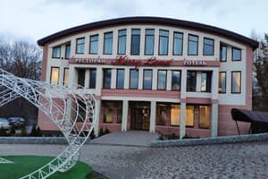 Hotels  Horodenka. Hotel Merry Land