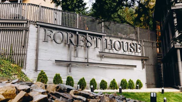 Отель Forest House, Мигово: фото, цены, отзывы