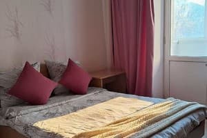 Hotels  Zaporizhia. Hotel 2-kim. na vul.Nezalejnoi Ukraini 88