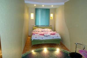 Hotels Kherson. Hotel Three-bedroom apartment at 62 Nezalezhnosti Avenue