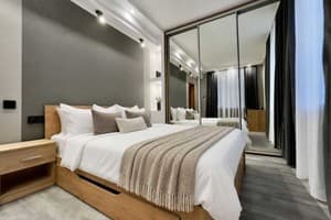 Hotels  Zaporizhia. Hotel Cozy 2-bedroom with a fireplace in the city center at 7 Stalevarov Street