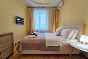 Hotels Poltava. Hotel Daily rental in the heart of the city with a king-size bed