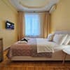 Daily rental in the heart of the city with a king-size bed