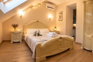 Готелі Львова. Готель SVit home - Knyazya Yaroslava Osmomysla 9