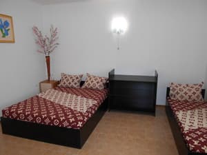 Готелі . Готель Стандарт 10-місний трикімнатний (третій поверх). 