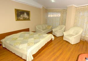 Готелі . Готель Апартаменти з 2 спальнями (11с) вул. Суховоля, 9. 