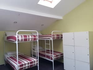 Hotel18. Номер Місце у загальному 9-місному номері 