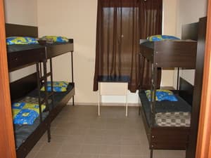 Отели . Гостиница Место в общем 6-местном номере . 