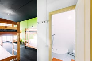 Happy Hostel Kiev. Номер Место в женском 10-местном номере с санвузлом