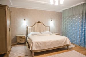 Готелі . Готель Котедж 6-місний Делюкс. 
