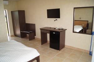 Hotels . Hotel Suite Quadruple Semeyniy lyuks s balkonom. 