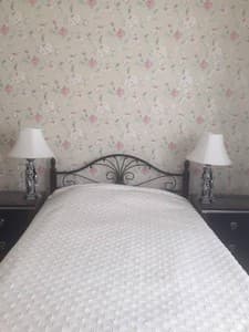 Отели . Гостиница Коттедж 10-местный с 5 спальнями. 