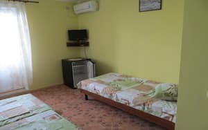 Готелі . Готель Стандарт трьохмісний з балконом. 