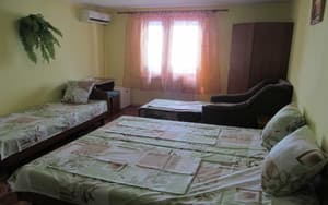 Готелі . Готель Стандарт 4-місний  з балконом та видом на море. 