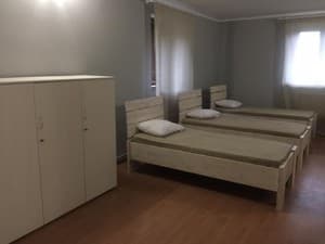 Отели . Гостиница Место в общем 8-местном номере . 