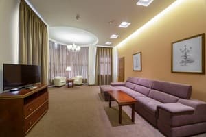 ALARUS LUXE. Номер Люкс двухместный  (DBL, Sofa, City view)