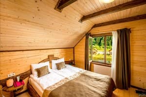 Отели . Гостиница Коттедж 4-местный над озером + 2  (601). 