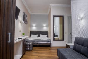 Отели . Гостиница Стандарт 4-местный с балконом. 