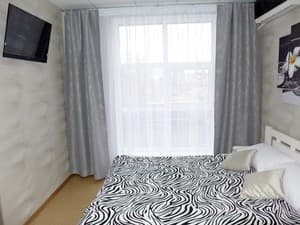 Готелі . Готель Стандарт двомісний зі своєю ванною кімнатою. 