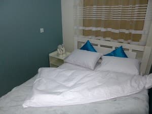 Hostel11. Номер Економ двомісний із загальною ванною кімнатою