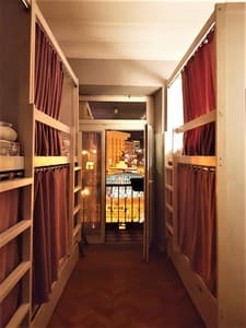 Отели . Гостиница Место в мужском 10-местном номере . 