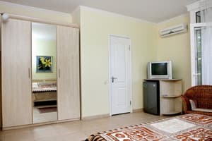 Отели . Гостиница Улучшенный двухместный 1-комнатный  с балконом (№20, №8). 