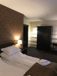 Отели . Гостиница Полулюкс двухместный с кроватью размера «king-size» и видом на горы. 