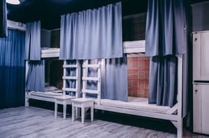 Готелі . Готель Місце у загальному 6-місному номері В. 