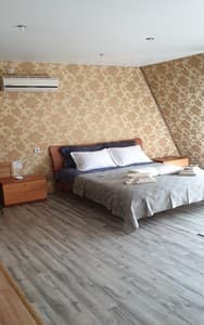 Yellow Unlimited Hotel. Номер Люкс трехместный №9