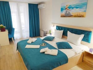 Отели . Гостиница Апартаменты 4-местный  с бунгало. 