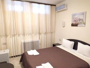 Отели . Гостиница Стандарт двухместный цоколь. 