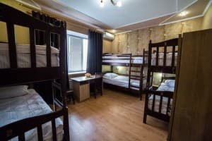 HOLLYWOOD Hostel. Номер Место в общем 6-местном номере  №5