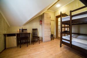 HOLLYWOOD Hostel. Номер Место в общем 4-местном номере №6