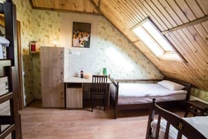 HOLLYWOOD Hostel. Номер Место в общем 9-местном номере №7