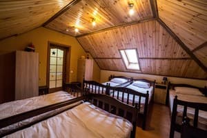 HOLLYWOOD Hostel. Номер Место в общем 6-местном номере №8
