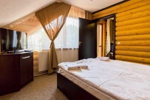 Отели . Гостиница Люкс 4-местный с 2 спальнями. 