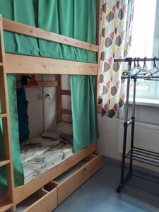 Готелі . Готель Місце у жіночому 8-місному номері . 