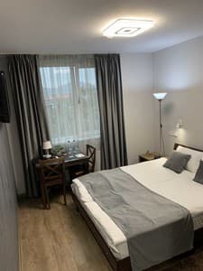 Отели . Гостиница Люкс 4-местный с террасой и видом на город. 