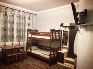 Готелі . Готель Місце у чоловічому 6-місному номері . 