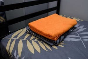 Отели . Гостиница Место в мужском 8-местном номере . 