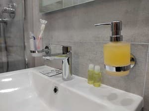 Отели . Гостиница Улучшенный трехместный 203. 