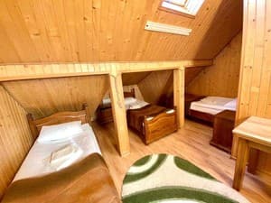 Отели . Гостиница Стандарт трехместный мансардный. 