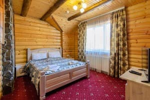 У Маръяны и Назара. Номер Люкс двухместный в коттедже