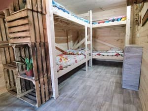 Dim mandrivnika. Room Economy Quadruple godfather