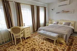 Hotels . Hotel Apartament Triple Opishnyi dvir. 