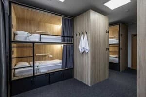 KIEV HOSTEL. Номер Место в мужском 12-местном номере Е (нижний)