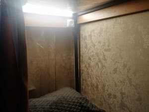 Готелі . Готель Місце у загальному 10-місному номері . 