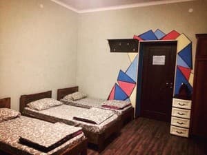 Готелі . Готель Місце у жіночому 6-місному номері . 