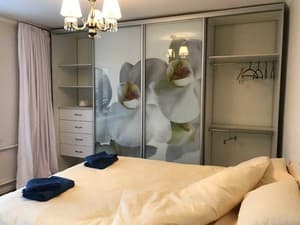 Hotels . Hotel Apartament Double Sunny apartment on Pechersk (30a Lesi Ukrainky St.). 